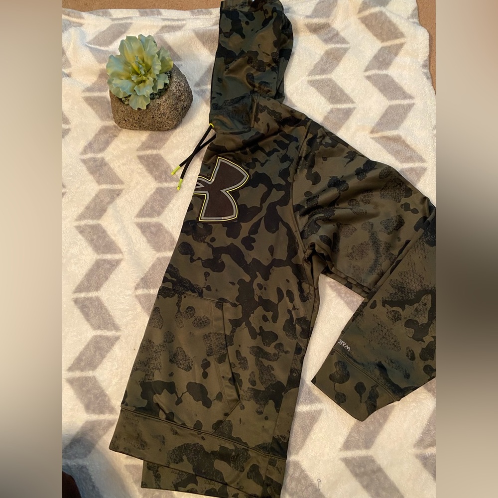Under Armour Camo sweatshirt
